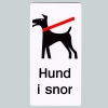 Hundeskilt - hund i snor -  18 X 9 cm